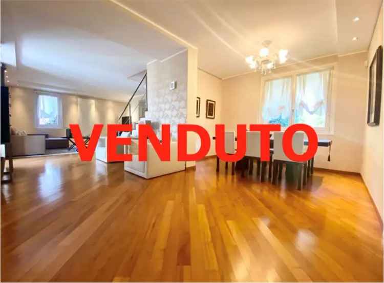 Villa in Via marina, Lesmo, 6 locali, 4 bagni, giardino privato