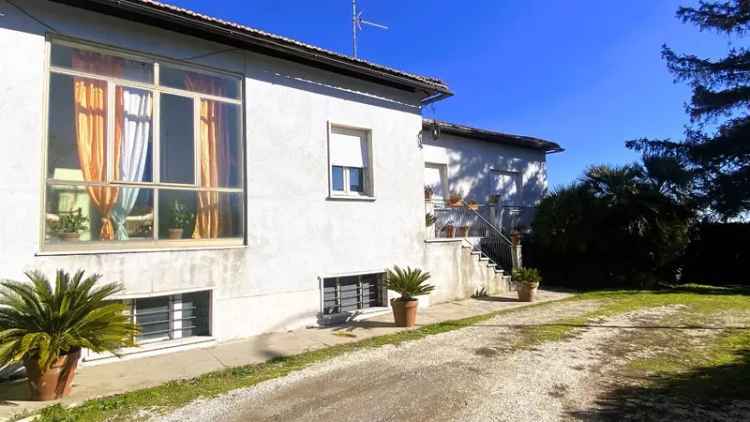 Villa in Via Cassia Nuova, Montefiascone, 6 locali, 1 bagno, 150 m²