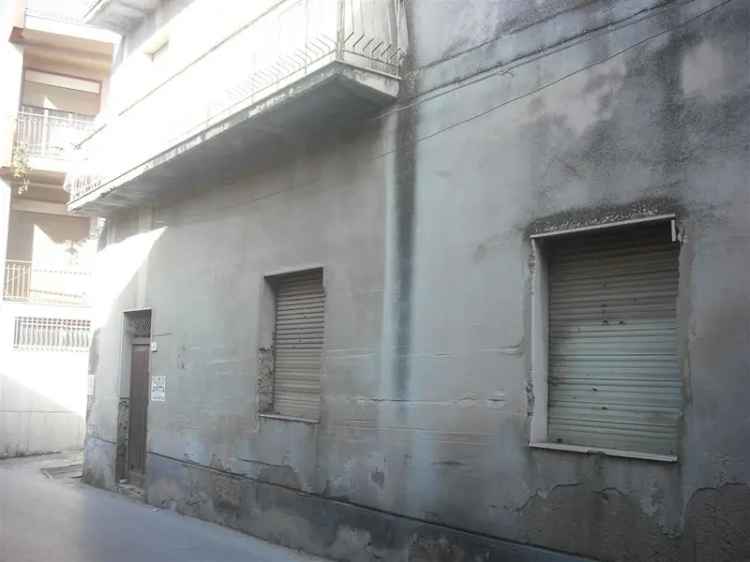 Appartamento in Via diaz, Naro, 8 locali, 1 bagno, 130 m², 1° piano