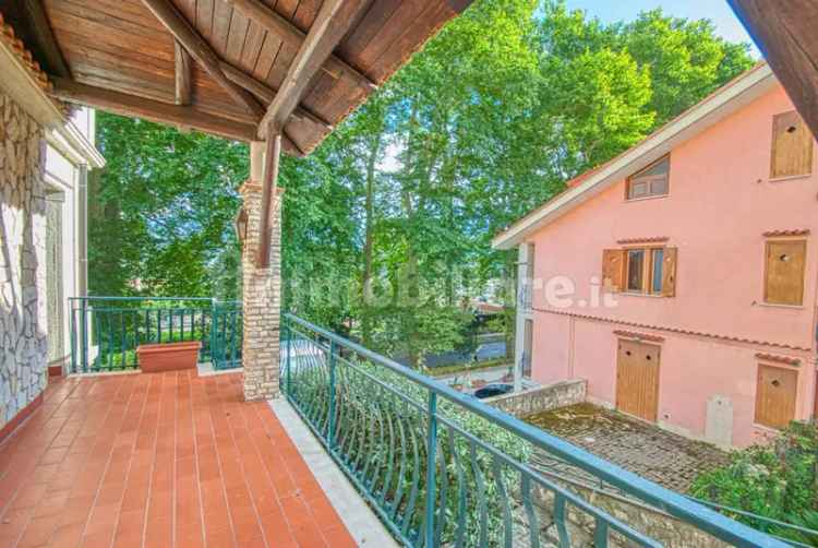 Villa bifamiliare viale San Modestino 48, Mercogliano