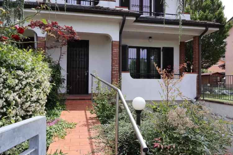 Villa a schiera in Via Rimini, Piacenza, 4 locali, 2 bagni, arredato