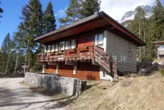 Villa bifamiliare via Metanopoli, Corte, Borca di Cadore