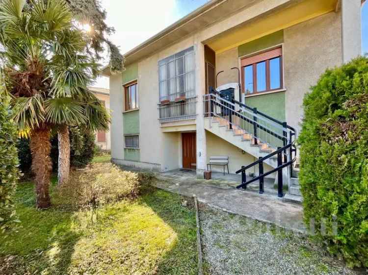 Villa in Via Petrarca 1, Gallarate, 4 locali, 1 bagno, posto auto