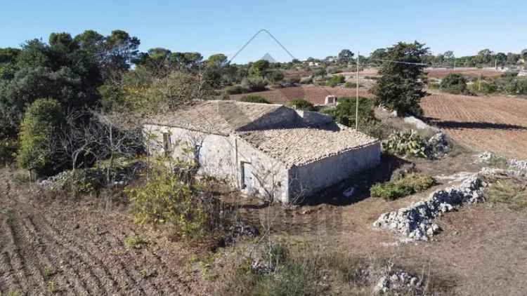 Casale Strada Provinciale Palazzolo-Testa dell'Acqua-Noto, Noto