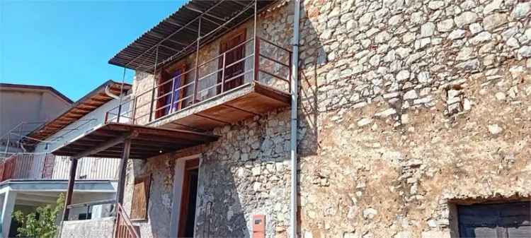 Appartamento in VIA FIENILI, Sonnino, 6 locali, 1 bagno, 121 m²