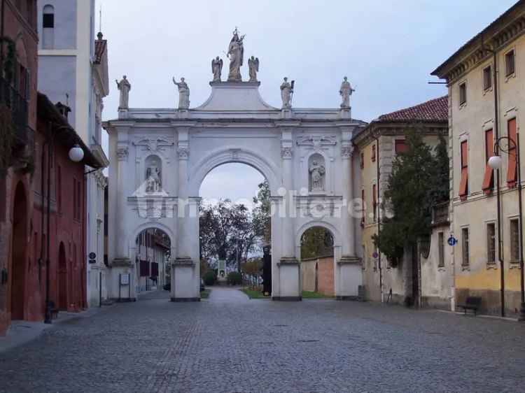 Bilocale via Vittorio Emanuele, Centro, Cherasco