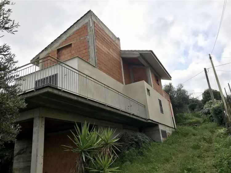 Villa in Via berlinguer, Scordia, 6 locali, 2 bagni, giardino privato