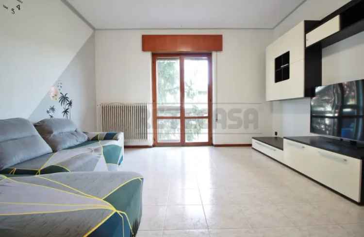 Appartamento in Via Milano, Lonigo, 6 locali, 1 bagno, garage, 123 m²