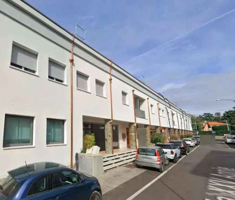 Appartamento in Via Venticinque Aprile, Thiene, 6 locali, 76 m²