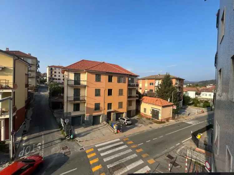 Appartamento in VIA BARRILI, Carcare, 5 locali, 1 bagno, 100 m²