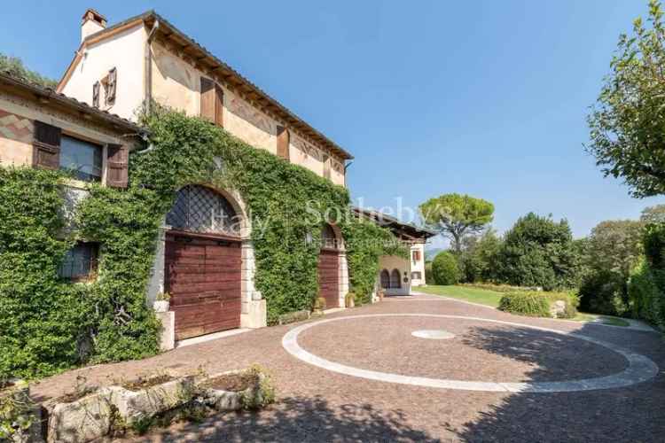 Villa di campagna con tenuta sulle colline veronesi