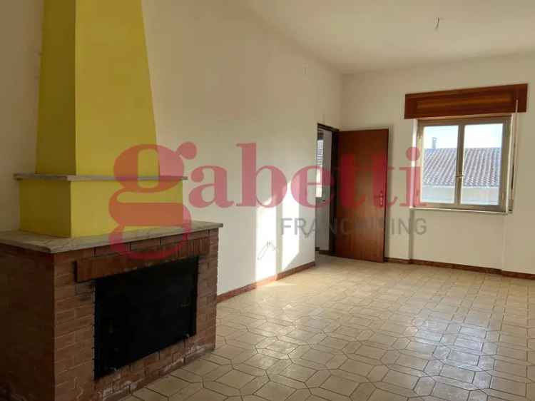 Casa Indipendente in Via Puglianello, 36, Amorosi (BN)