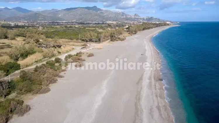 Villa plurifamiliare via Guglielmo Oberdan 51, Fiumefreddo di Sicilia