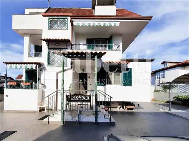 Villa bifamiliare in Via Ripuaria, 48, Giugliano in Campania (NA)