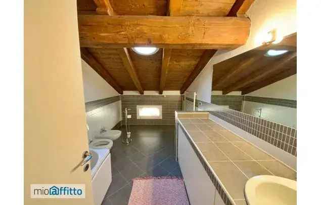 Affitto 2 camera appartamento di 81 m² in Bologna