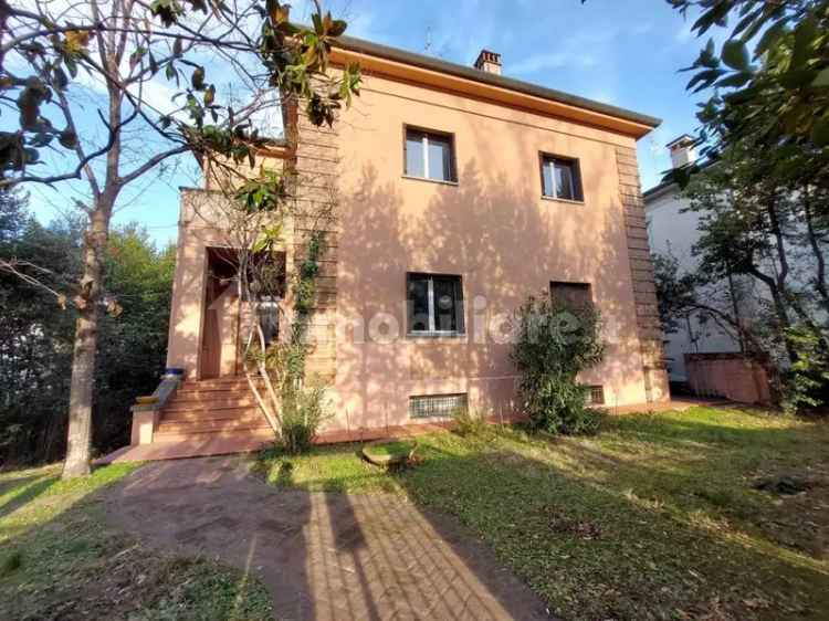 Villa unifamiliare, buono stato, 390 m², Centro Storico, Imola