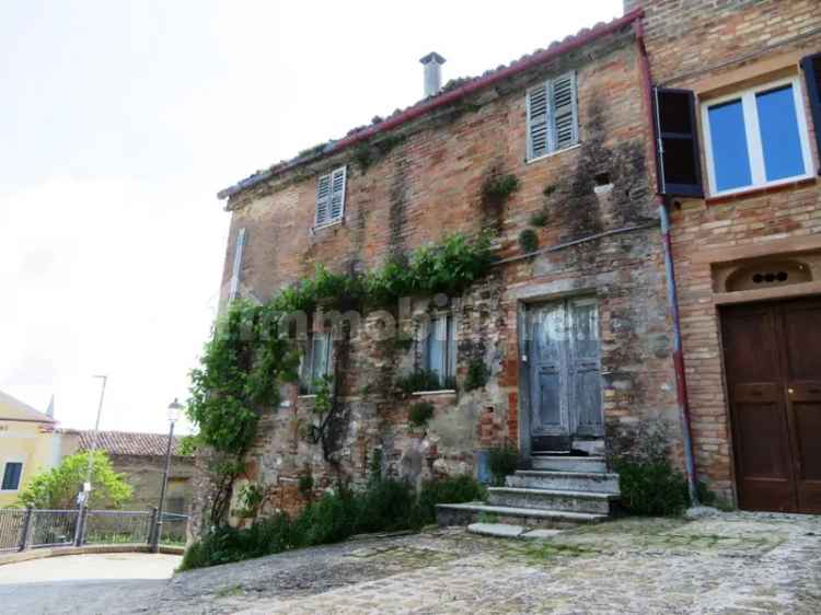 Terratetto unifamiliare via Roma, Centro, Sarnano