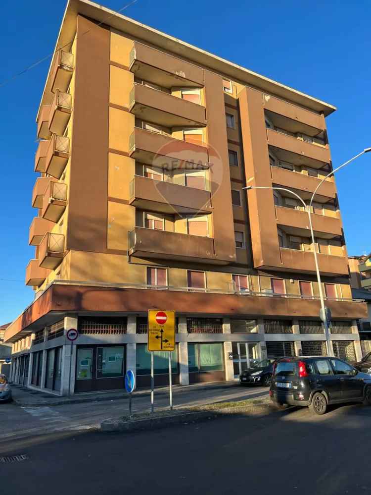 Appartamento in Vendita Legnano: 3° Piano, Arredato, Balcone, Box e Cantina