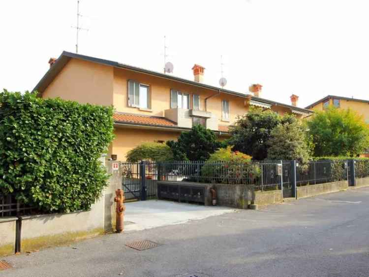 Villa a schiera in VIA TRIPOLI 4/C, Stezzano, 4 locali, 2 bagni