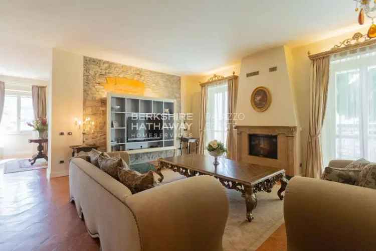 Villa unifamiliare, ottimo stato, 427 m², Tremezzina