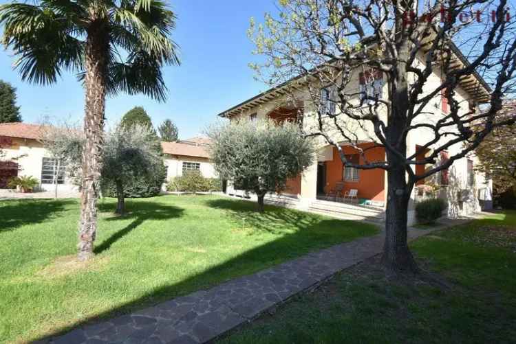 Villa in Via Verdi , 141, Corbetta (MI)