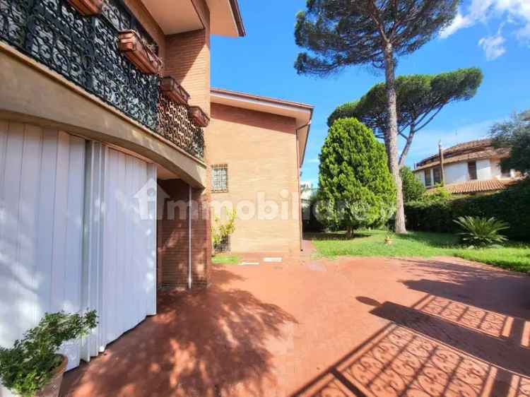 Villa unifamiliare via Senofane, Casal Palocco, Roma