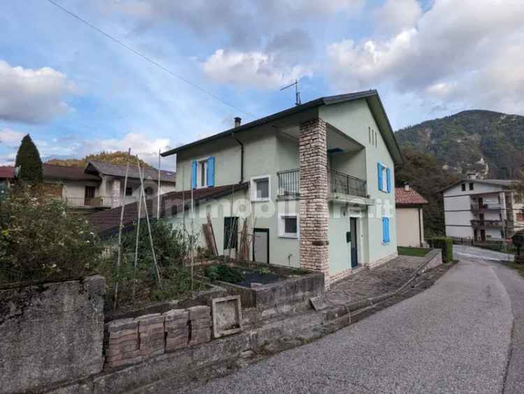 Villa unifamiliare via Villaggio 8, Villaggio Nuovo, Arsiè