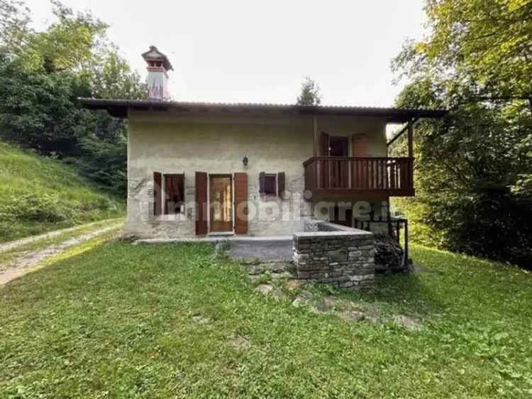 Villa unifamiliare via Samprogno, 33, Pellegai, Borgo Valbelluna