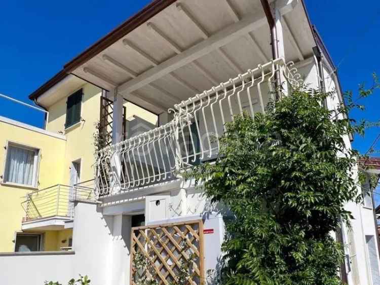 Casa Indipendente in in affitto da privato a Massa via Sottoponte, 10