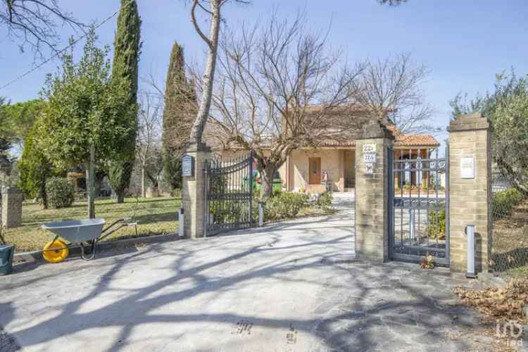 Vendita villa Bifamiliare 8 locali di 186 m² in Filottrano (60024) - 113933 - iad