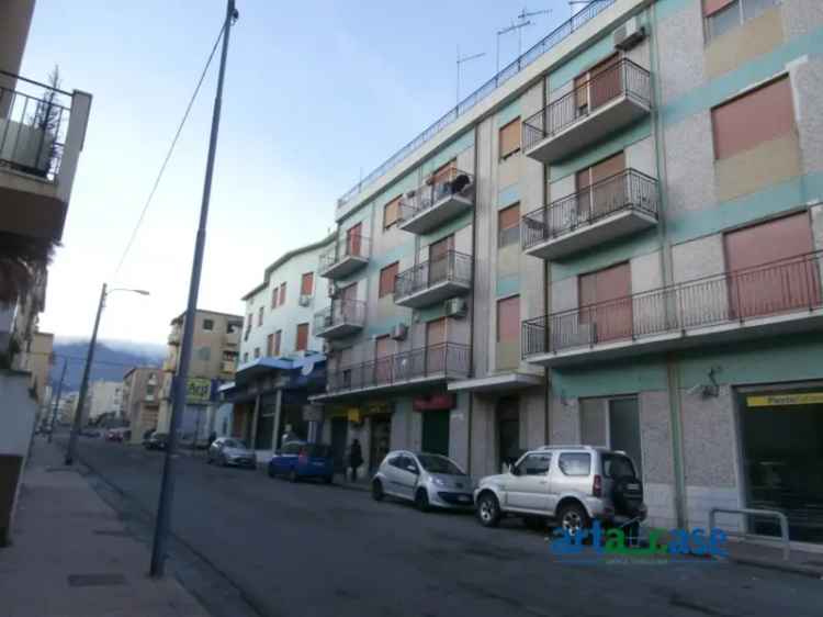 Appartamento in Via di anfuso, Messina, 5 locali, 1 bagno, 172 m²