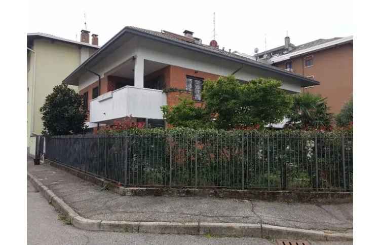 Villa in vendita a Legnano