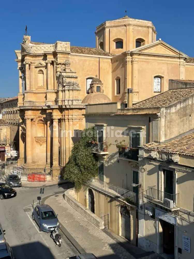 Quadrilocale corso Vittorio Emanuele 64, Centro, Noto