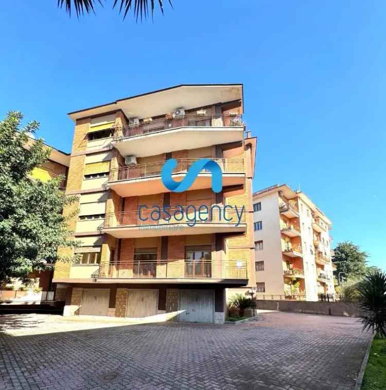 Appartamento in Via ruggiero 17, Caserta, 5 locali, 2 bagni, 140 m²