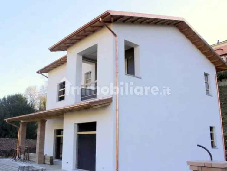 Villa unifamiliare via Giacomo Puccini, Centro, Castelnuovo di Garfagnana