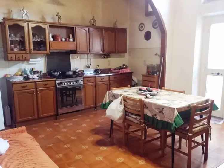 Appartamento in Grazia deledda, Vicopisano, 5 locali, 2 bagni, 150 m²