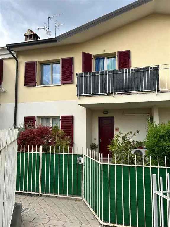 Villa a schiera in Via Francesco Nullo 3, Villongo, 5 locali, 2 bagni