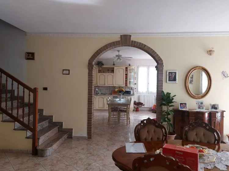 Villa in Via Dainese, Ferrara, 15 locali, 4 bagni, giardino privato