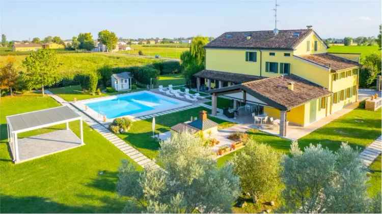 Villa in Via Don Minzoni 00, Novi di Modena, 16 locali, 5 bagni