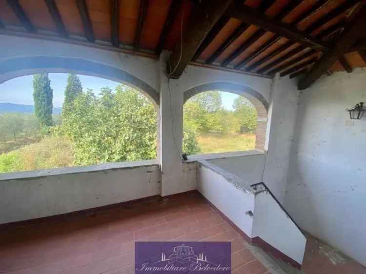 Rustico-casale-corte in Vendita a Firenze di 490 m² con 12 locali