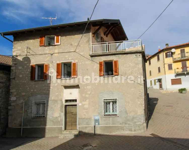 Terratetto unifamiliare piazza Carloni 1, Lanzo D'Intelvi, Alta Valle Intelvi