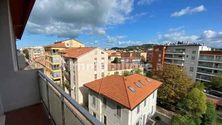 Appartamento viale Alessandro Manzoni, Piazzale Giosuè Carducci, Pesaro