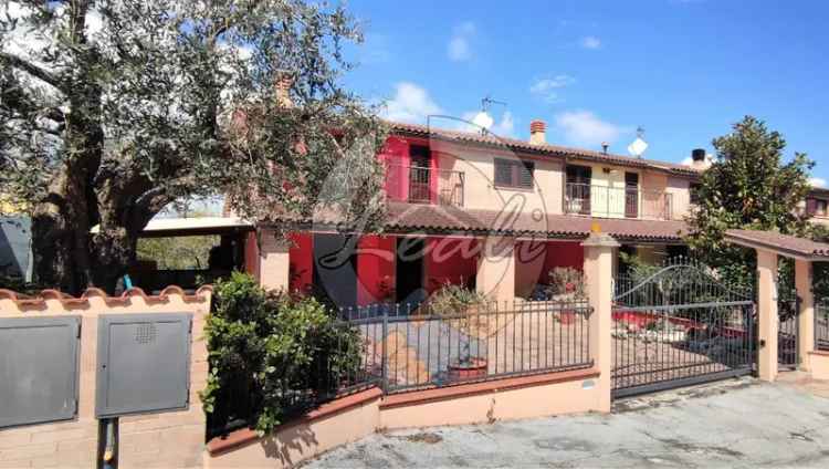 Villa a schiera in Contrada Pianciano, Tolentino, 6 locali, 2 bagni