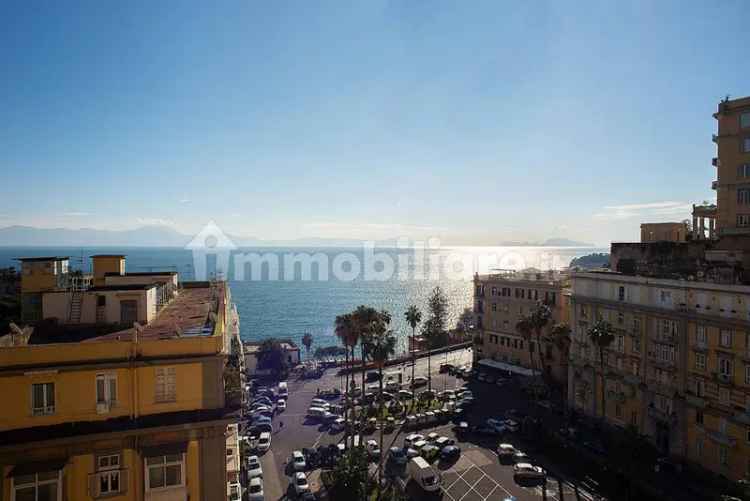 Quadrilocale piazza San Luigi 9, Posillipo, Napoli