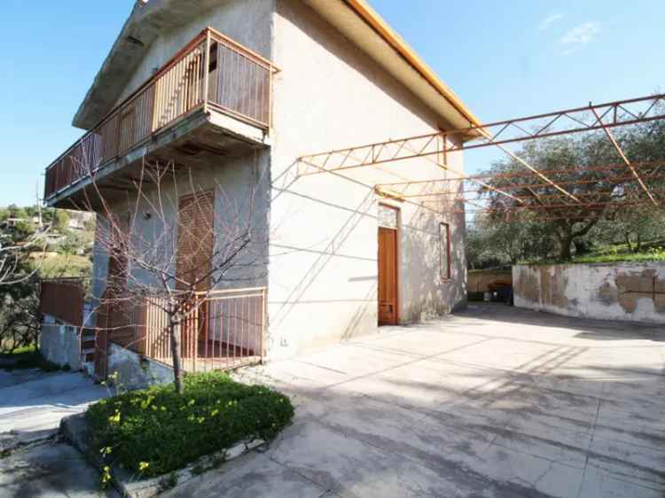 Villa in Strada Statale Catanese, Bolognetta, 1 bagno, posto auto