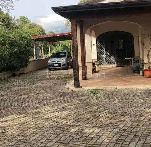 Villa in vendita a Battipaglia via Antico Cilento 2