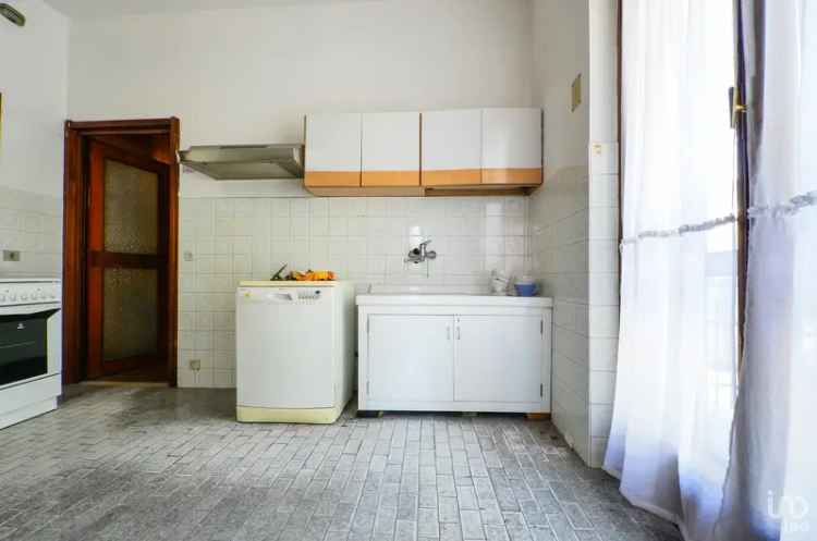 Vendita appartamento 13 locali di 220 m² a Cengio (17056) - 133814 - iad