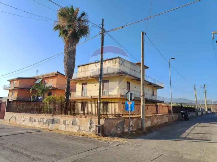 Villa in Via Pantelleria, Belpasso, 13 locali, 4 bagni, con box