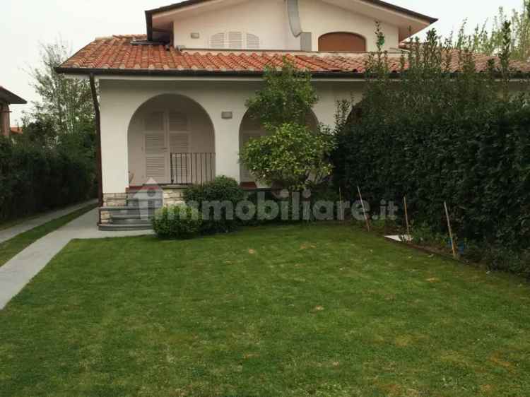 Villa bifamiliare via Piave 100, Centro, Forte dei Marmi