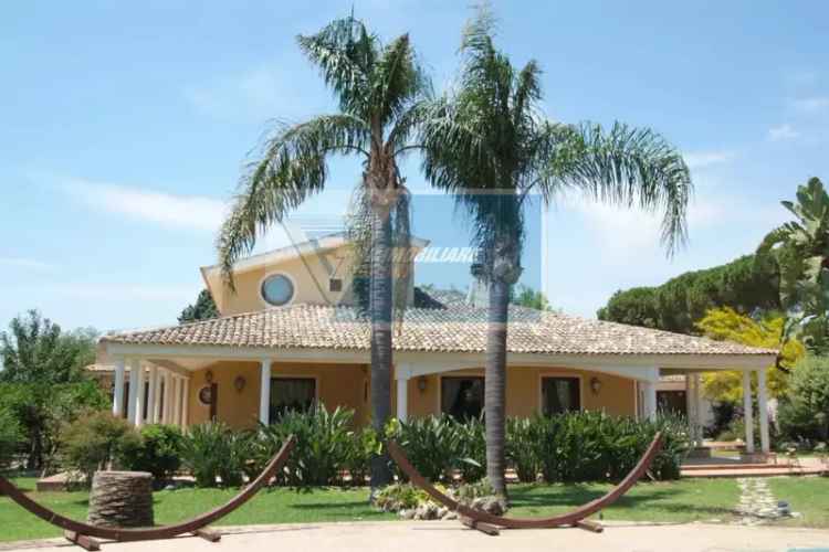 Villa in Traversa Sinerchia, Siracusa, 8 locali, camino, ottimo stato